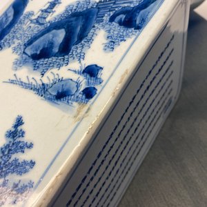 Un vase de forme carrée en porcelaine de Chine en bleu et blanc, marque et époque de Kangxi — photo 22