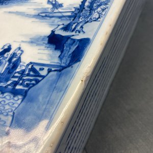 Un vase de forme carrée en porcelaine de Chine en bleu et blanc, marque et époque de Kangxi — photo 24