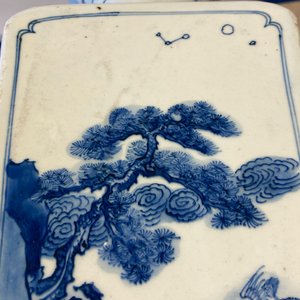 Un vase de forme carrée en porcelaine de Chine en bleu et blanc, marque et époque de Kangxi — photo 50