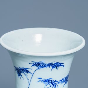 Un vase de forme carrée en porcelaine de Chine en bleu et blanc, marque et époque de Kangxi — photo 8