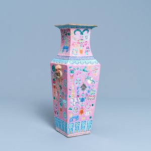Un vase de forme carrée en porcelaine de Chine famille rose, 19ème — photo 1