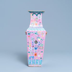 Un vase de forme carrée en porcelaine de Chine famille rose, 19ème — photo 2