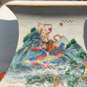 Un vase de forme carrée en porcelaine de Chine famille rose, 19ème — photo 13