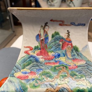 Un vase de forme carrée en porcelaine de Chine famille rose, 19ème — photo 21