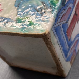 Un vase de forme carrée en porcelaine de Chine famille rose, 19ème — photo 9