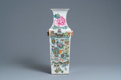 Un vase de forme carrée en porcelaine de Chine qianjiang cai, 19ème