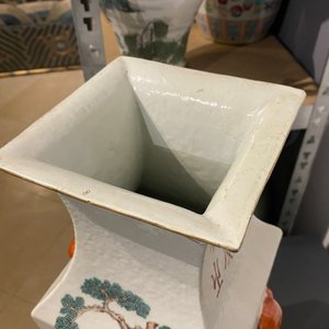 Un vase de forme carrée en porcelaine de Chine qianjiang cai et une paire en porcelaine de Samson, 19ème — photo 11