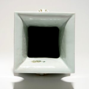 Un vase de forme carrée en porcelaine de Chine qianjiang cai signé Ma Qing Yun, 19/20ème — photo 5