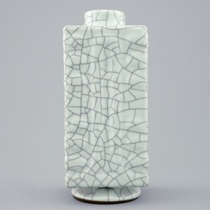 Un vase de forme cong en porcelaine à glaçure de type ge, Chine, 19/20ème — photo 2