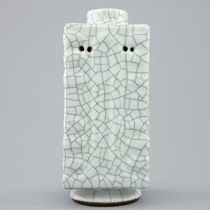 Un vase de forme cong en porcelaine à glaçure de type ge, Chine, 19/20ème — photo 3