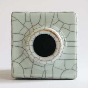 Un vase de forme cong en porcelaine à glaçure de type ge, Chine, 19/20ème — photo 9
