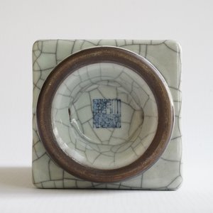 Un vase de forme cong en porcelaine à glaçure de type ge, Chine, 19/20ème — photo 10