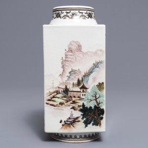 Un vase de forme cong en porcelaine de Chine, 20ème — photo 3