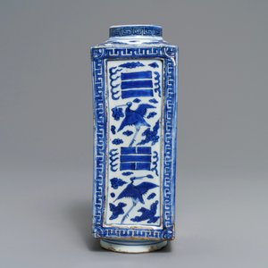 Un vase de forme cong en porcelaine de Chine bleu et blanc, Jiajing/Wanli — photo 3