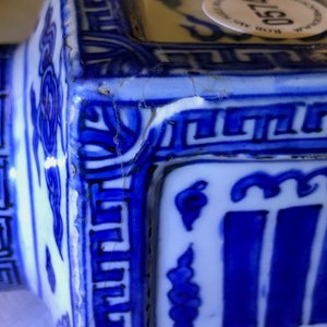 Un vase de forme cong en porcelaine de Chine bleu et blanc, Jiajing/Wanli — photo 34