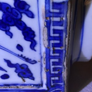 Un vase de forme cong en porcelaine de Chine bleu et blanc, Jiajing/Wanli — photo 42