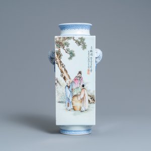 Un vase de forme 'cong' en porcelaine de Chine famille rose, marque en rouge de fer, République — photo 2