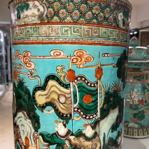 Un vase de forme cylindrique en porcelaine de Chine famille verte à fond turquoise, 19ème — photo 19