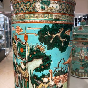 Un vase de forme cylindrique en porcelaine de Chine famille verte à fond turquoise, 19ème — photo 20