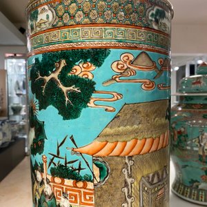 Un vase de forme cylindrique en porcelaine de Chine famille verte à fond turquoise, 19ème — photo 25