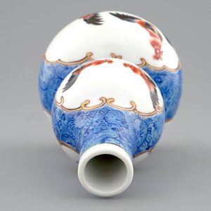 Un vase de forme double gourde aux coqs en porcelaine de Chine au fond bleu, 18/19ème — photo 6