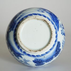 Un vase de forme double gourde avec lettrés en porcelaine de Chine bleu et blanc, époque Transition, Chongzhen — photo 11