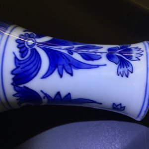Un vase de forme double gourde avec lettrés en porcelaine de Chine bleu et blanc, époque Transition, Chongzhen — photo 16