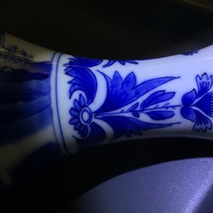 Un vase de forme double gourde avec lettrés en porcelaine de Chine bleu et blanc, époque Transition, Chongzhen — photo 15