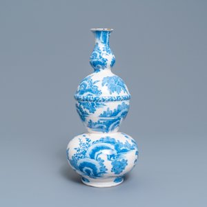 Un vase de forme double gourde en faïence de Delft en bleu et blanc à décor de chinoiserie, dernier quart du 17ème — photo 3