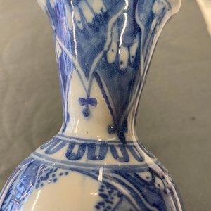 Un vase de forme double gourde en faïence de Delft en bleu et blanc à décor de chinoiserie, fin du 17ème — photo 13