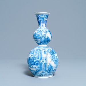 Un vase de forme double gourde en faïence de Delft en bleu et blanc à décor de chinoiserie, fin du 17ème — photo 2