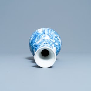 Un vase de forme double gourde en faïence de Delft en bleu et blanc à décor de chinoiserie, fin du 17ème — photo 5