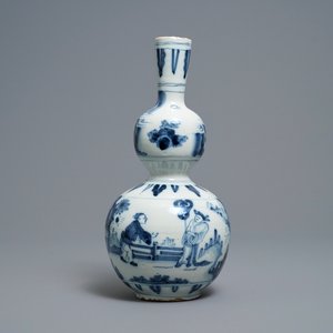 Un vase de forme double gourde en faïence de Delft en bleu et blanc à décor de chinoiserie, début du 18ème — photo 1