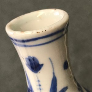Un vase de forme double gourde en porcelaine de Chine bleu et blanc, époque Transition — photo 10