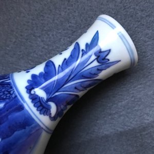 Un vase de forme double gourde en porcelaine de Chine bleu et blanc, époque Transition — photo 11