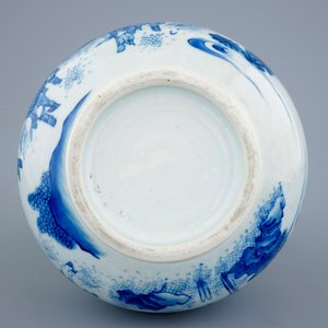 Un vase de forme double gourde en porcelaine de Chine bleu et blanc, époque Transition, 1620-1683 — photo 6
