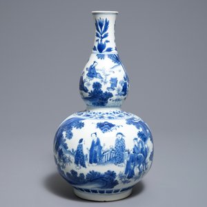 Un vase de forme double gourde en porcelaine de Chine bleu et blanc, époque Transition — photo 3
