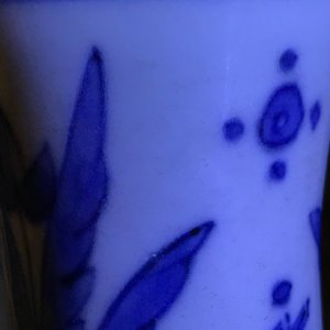 Un vase de forme double gourde en porcelaine de Chine bleu et blanc, époque Transition — photo 8