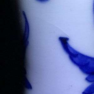 Un vase de forme double gourde en porcelaine de Chine bleu et blanc, époque Transition — photo 14