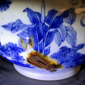 Un vase de forme double gourde en porcelaine de Chine bleu et blanc, époque Transition — photo 22