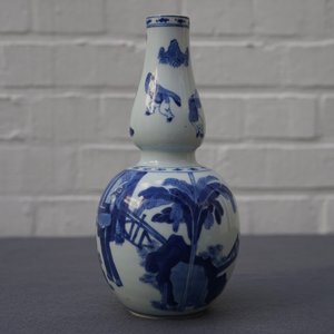 Un vase de forme double gourde en porcelaine de Chine bleu et blanc, Kangxi — photo 15