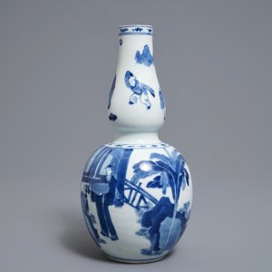 Un vase de forme double gourde en porcelaine de Chine bleu et blanc, Kangxi — photo 3