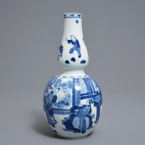 Un vase de forme double gourde en porcelaine de Chine bleu et blanc, Kangxi — photo 4