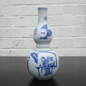 Un vase de forme double gourde en porcelaine de Chine bleu et blanc, Kangxi — photo 4