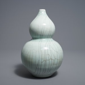 Un vase de forme double gourde en porcelaine de Chine de type ge, 19/20ème — photo 3