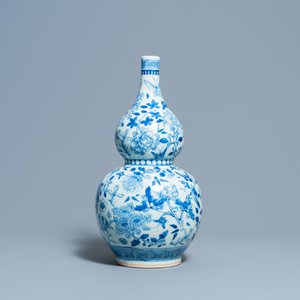 Un vase de forme double gourde en porcelaine de Chine en bleu et blanc, 19ème — photo 3