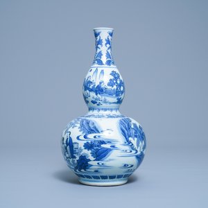Un vase de forme double gourde en porcelaine de Chine en bleu et blanc, époque Transition — photo 4