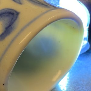 Un vase de forme double gourde en porcelaine de Chine en bleu et blanc, époque Transition — photo 12