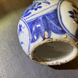 Un vase de forme double gourde en porcelaine de Chine en bleu et blanc, Wanli — photo 9