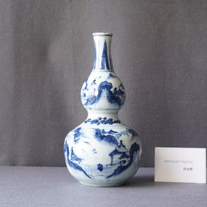 Un vase de forme double gourde en porcelaine de Chine en bleu et blanc, Wanli — photo 8